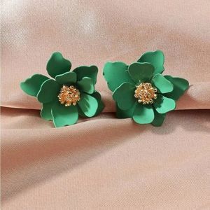 NWOT Zara green flower stud earrings